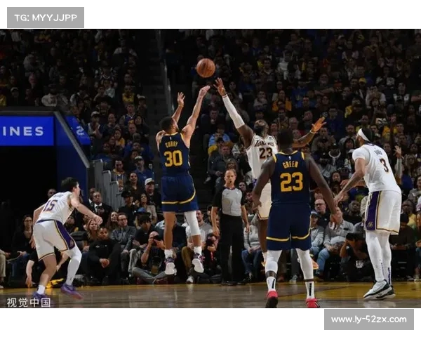 全明星赛后，NBA季后赛激战正酣，湖人勇士争锋，詹姆斯与库里谁能笑到最后