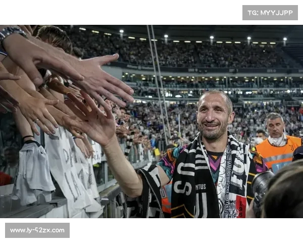 瑞士网红球星莱曼离开尤文女足后加盟科莫女足开启新篇章